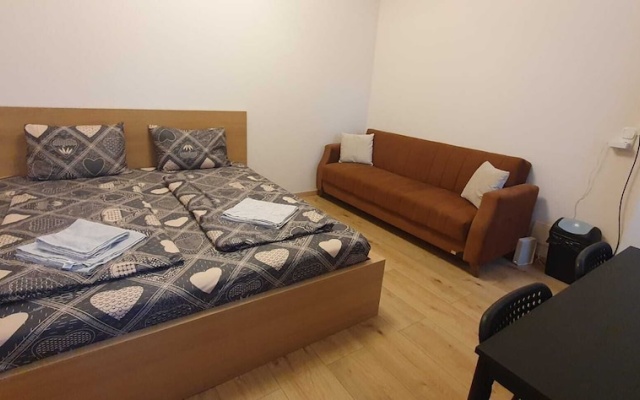 Affordable 2BR Stay 15 Min Enkplatz