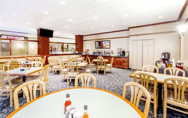 Clarion Hotel & Conference Center Lansing West