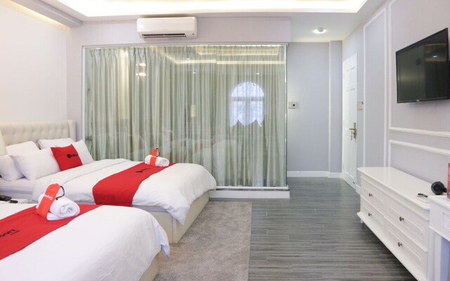 RedDoorz Premium @ Nguyen Thai Son Street
