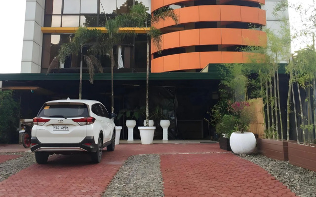 RedDoorz Plus @ ABC Landmark Hotel