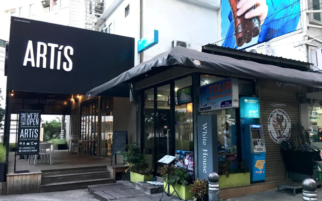 White House Asoke Sukhumvit 18