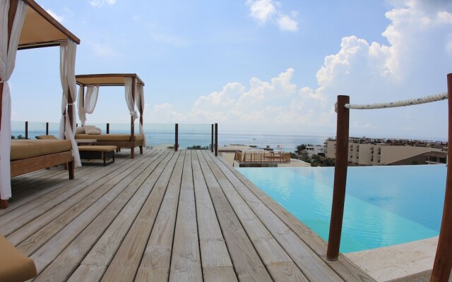 Las Brisas Condominios