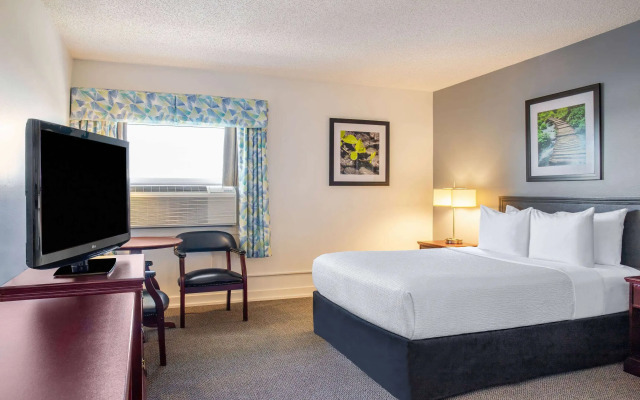 Days Inn & Conference Centre by Wyndham Camrose Norsemen