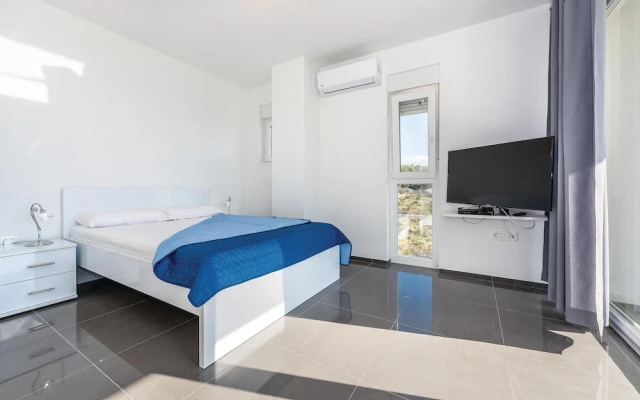 Awesome Home in Brodarica With Wifi and 3 Bedrooms