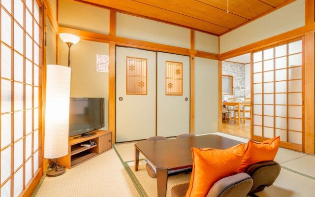 Sakuragawa No Hakugetu Osaka Castle Villa