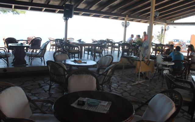 Ninos on the Beach