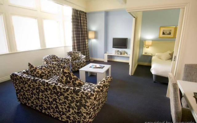 Hotel Collins