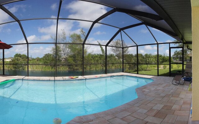 Alisa's Dream Villa on the Canal