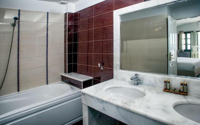Amity Suites - Adults Only