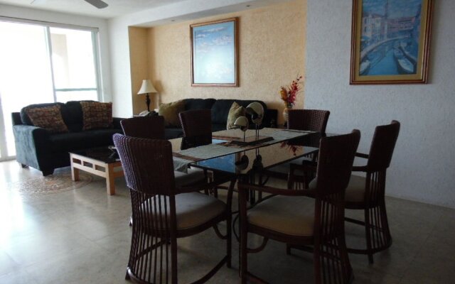 El Cantil Condominiums