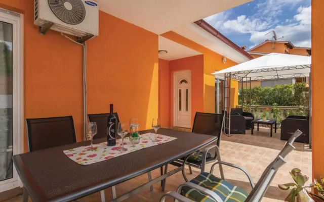 Holiday House with Pool Marika