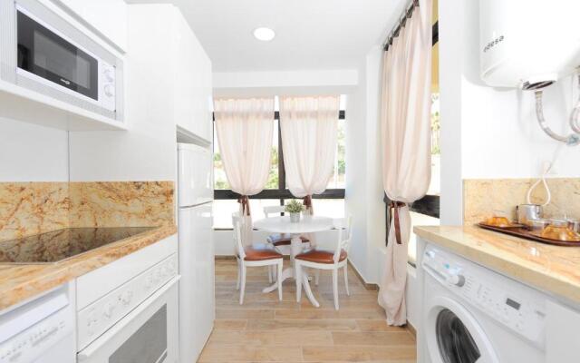 Sea Views Aloha Apartment by GHR Rentals