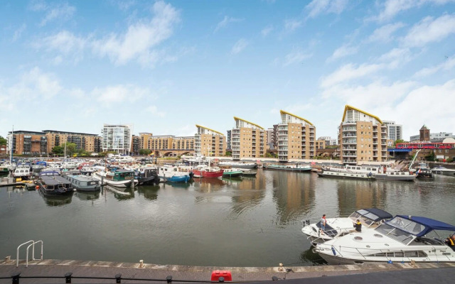 The Canary Wharf Flat