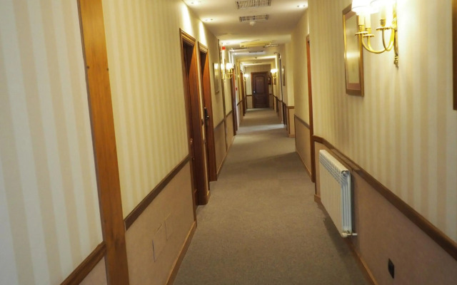 Hotel Ele Puente Romano