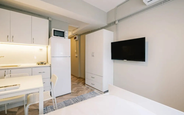 Studio With a Sea View Balcony in Bakirkoy