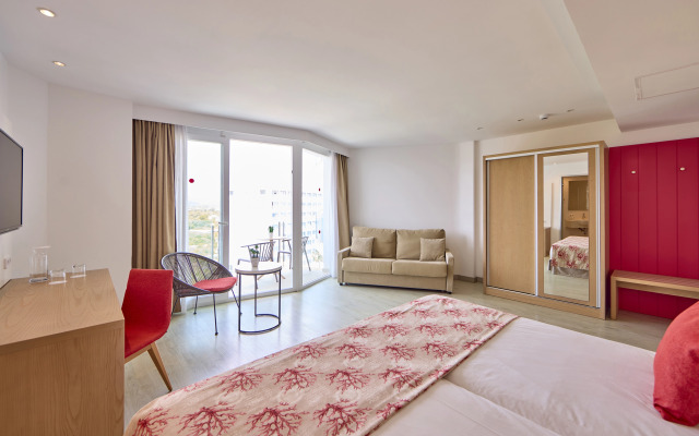 Universal Hotel Perla