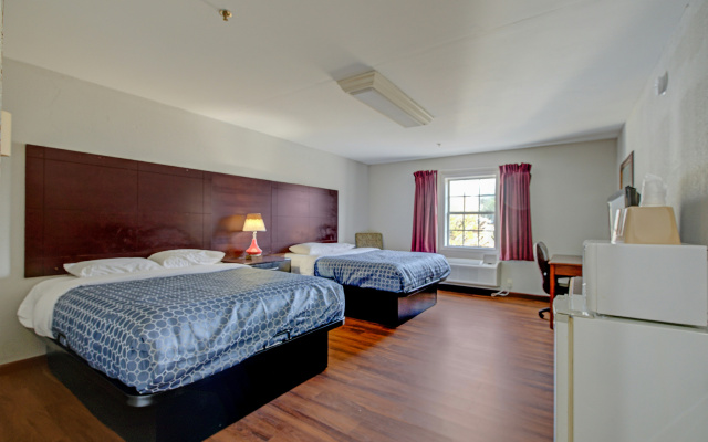 Plantation Inn & Suites Near Locust Grove I 75