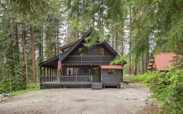 Thyme Out 2 Bedroom Home by NW Comfy Cabins by RedAwning