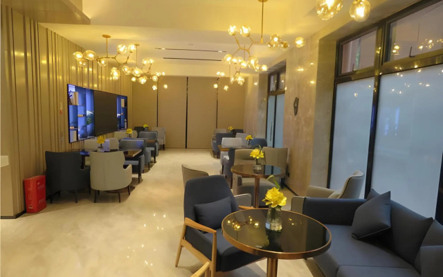 Echarm Hotel (Nanchang Bayi Square Subway Station Wushang MALL)