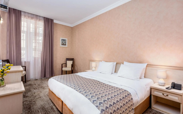 Hotel Sharden