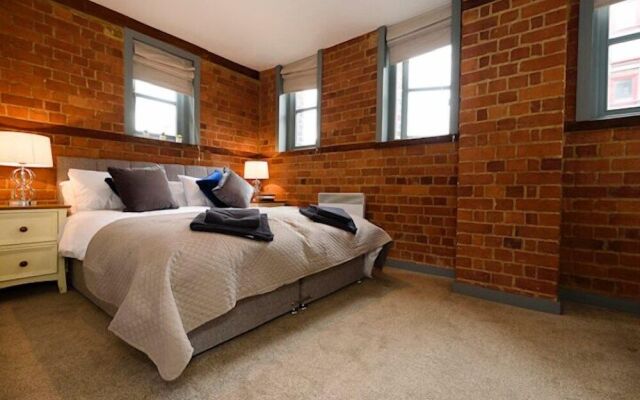 Karah Suites - Gloucester Docks
