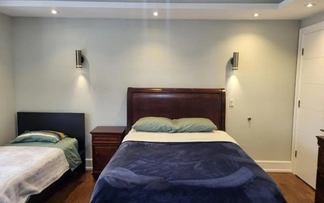 Toronto Modern House guest room