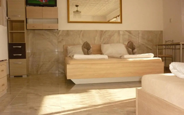 R1 Rolléder Apartman-ház