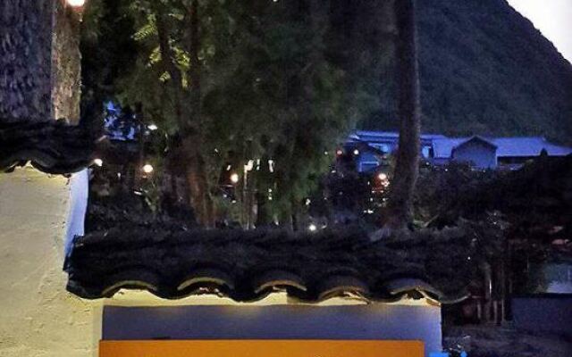 Xingyi Mountain Breeze Inn