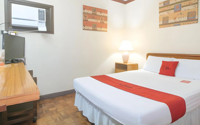 Broadway Court Apartelle