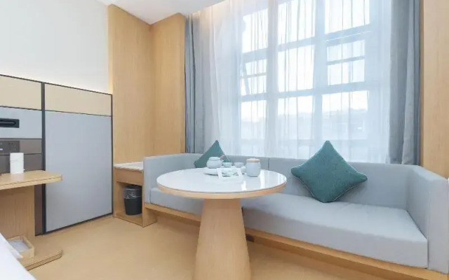 Ji Hotel (North Plaza, Ningbo Railway Station)