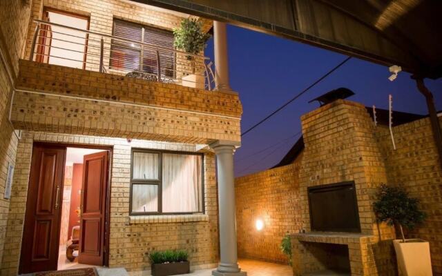 Ekuthuleni Guest House - Soweto