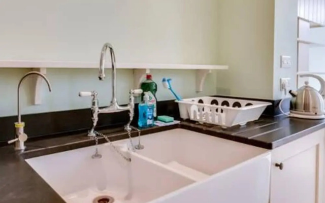 Summertown 4-br Family Home - Bright Spacious