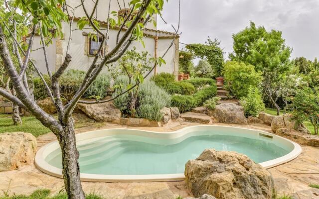 Sun Kissed Holiday Home In Salemi With Garden