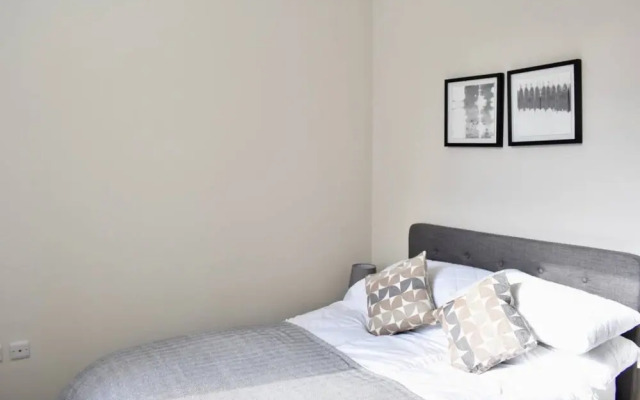 Spacious 4 Bedroom Flat in Central Brighton