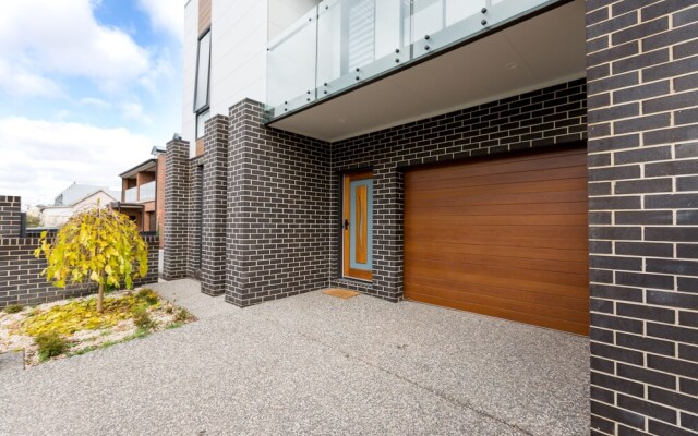 Two Ten Luxury CBD Accommodation