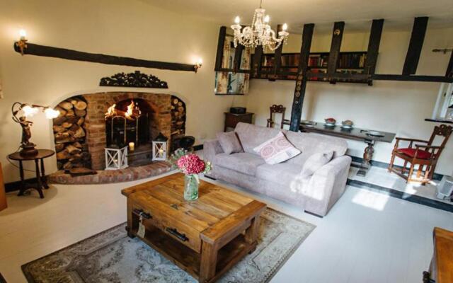 Breathtaking Elizabethan Manor House