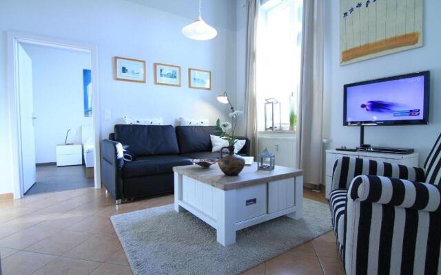 F-1063 Stachelbeerbluete in Glowe