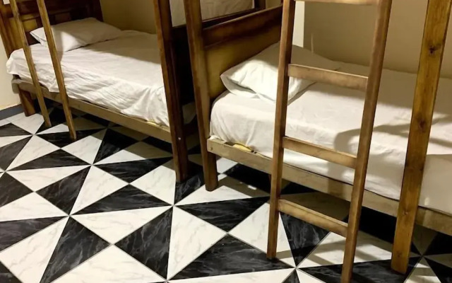 El Karnak Hostel