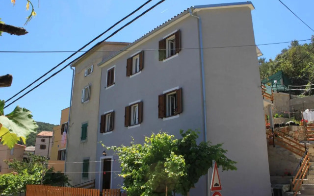 Apartments by the sea Valun, Cres - 8081