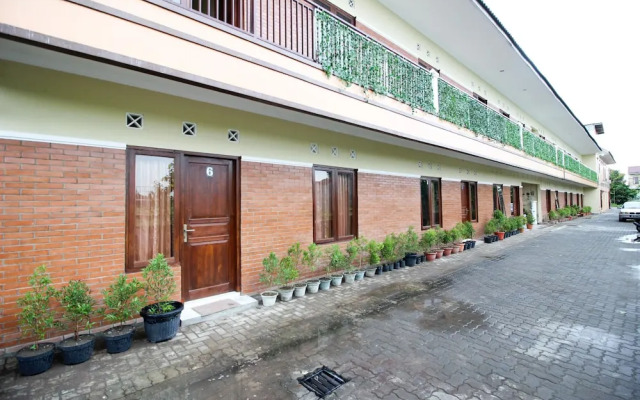 RedDoorz near Desa Wisata Kasongan