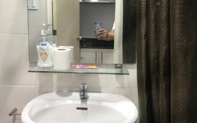 Staycation Sea Residences MOA Jermel