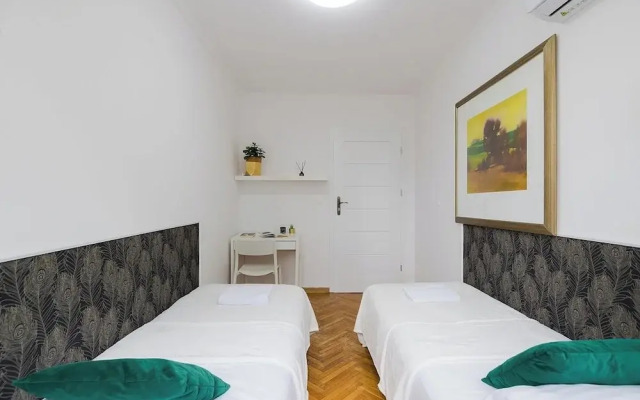 UNIT Warszawa Centrum Room by Metro Rondo ONZ