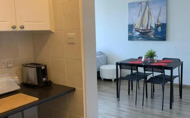 Modern and stylish 1 bedroom apartment in King's Palace