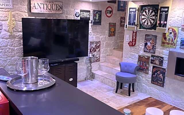 Chambre d h¿tes ind¿ndante Jacuzzi Cave Bar SUITE 785