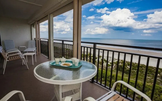 Windjammer Oceanfront Condominiums