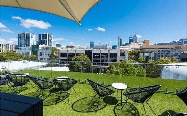 The Nest - Stylish Modern Room with Rooftop Terrace