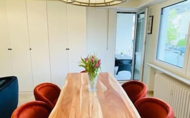 3 bedrooms in Center Terrace & Parking