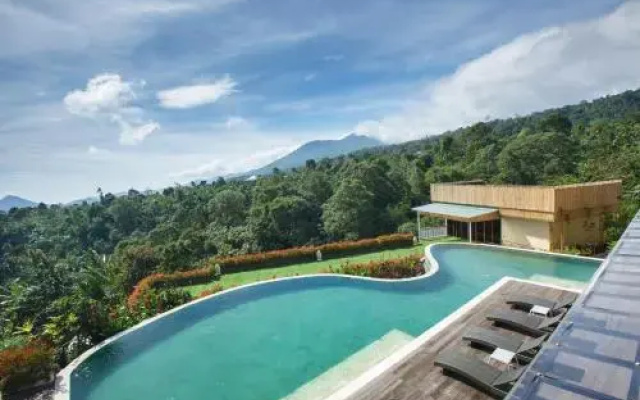 Giriwood Hotel & Villa