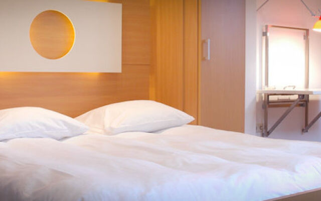 Wake Up Sandwich Hotel
