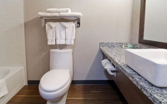 Home Inn and Suites Regina Airport